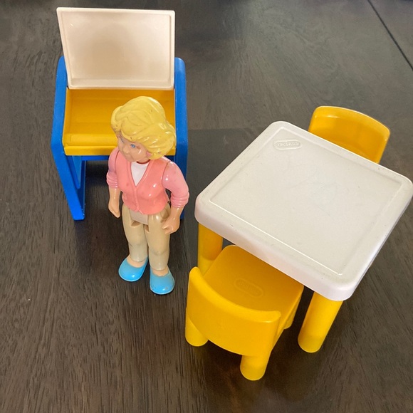 Little Tikes Grand Mansion Dollhouse Mom Figure and furniture Doll Vintage 90's - Picture 1 of 16